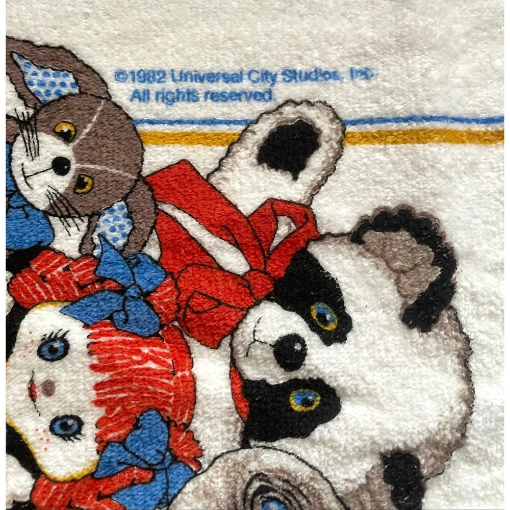 Vintage 1982 ET I'll Be Right Here hidden with plushes towel vibrant! Universal